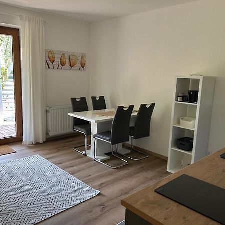 Ruhige Ferienwohnung Mit Terrasse Fuer 2 Personen โวเฮนชเตราส์ ภายนอก รูปภาพ