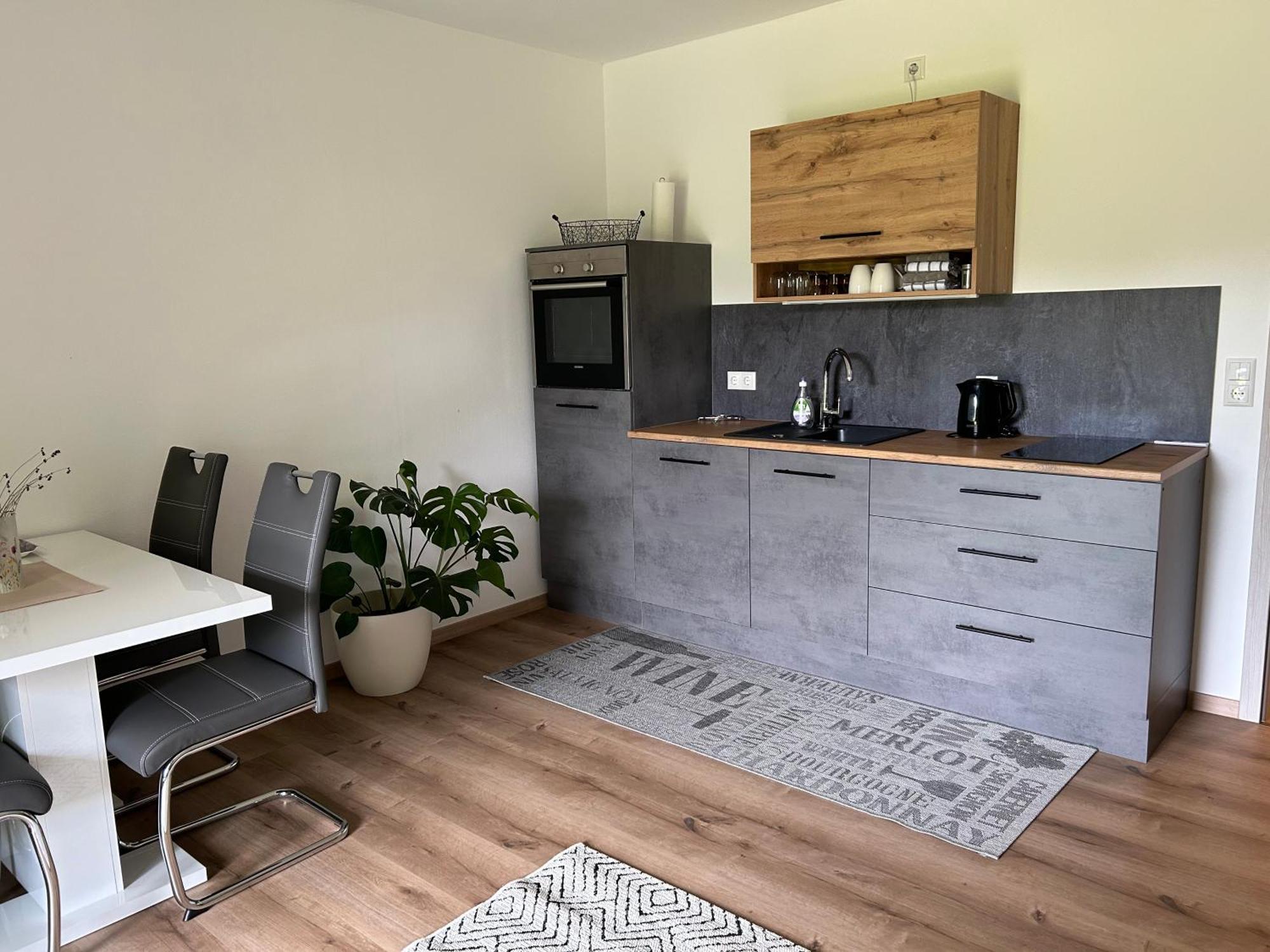 Ruhige Ferienwohnung Mit Terrasse Fuer 2 Personen โวเฮนชเตราส์ ภายนอก รูปภาพ